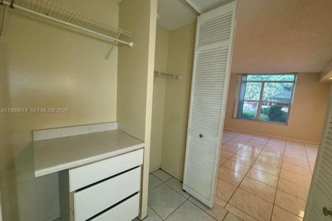 Condominio en venta en Lauderhill, Florida, 1 dormitorio, 74.32 m2 № 2031708 - foto 25