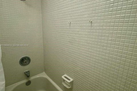 Condominio en venta en Lauderhill, Florida, 1 dormitorio, 74.32 m2 № 2031708 - foto 28