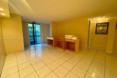 Condominio en venta en Lauderhill, Florida, 1 dormitorio, 74.32 m2 № 2031708 - foto 18