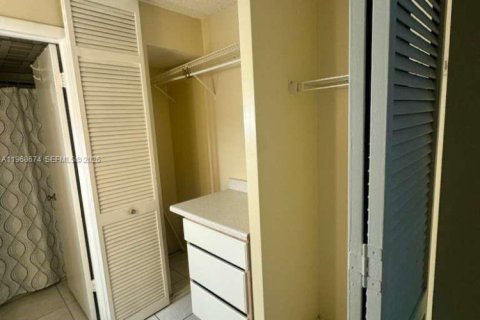 Condominio en venta en Lauderhill, Florida, 1 dormitorio, 74.32 m2 № 2031708 - foto 26