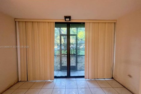 Condominio en venta en Lauderhill, Florida, 1 dormitorio, 74.32 m2 № 2031708 - foto 9
