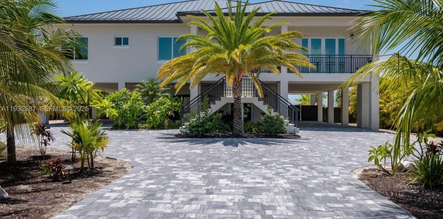 Casa en Marathon, Florida 5 dormitorios, 319.03 m2 № 1991004