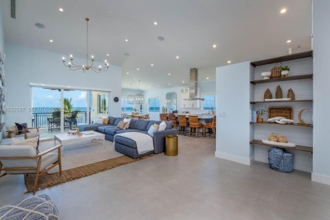 Casa en venta en Marathon, Florida, 5 dormitorios, 319.03 m2 № 1991004 - foto 9