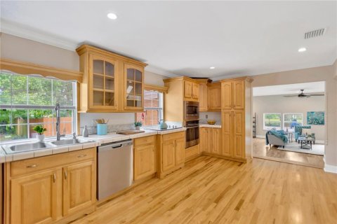 Casa en venta en Brandon, Florida, 4 dormitorios, 222.41 m2 № 1900222 - foto 5