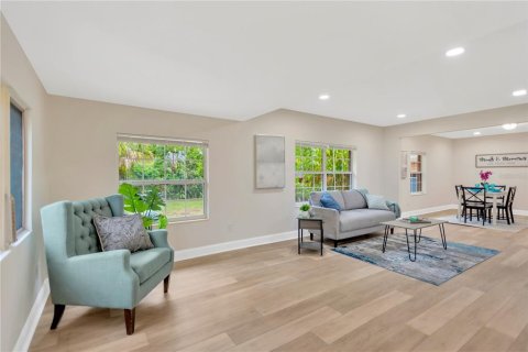 Casa en venta en Brandon, Florida, 4 dormitorios, 222.41 m2 № 1900222 - foto 7