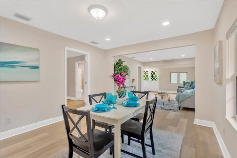 Casa en venta en Brandon, Florida, 4 dormitorios, 222.41 m2 № 1900222 - foto 10