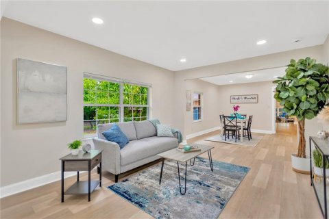 Casa en venta en Brandon, Florida, 4 dormitorios, 222.41 m2 № 1900222 - foto 13