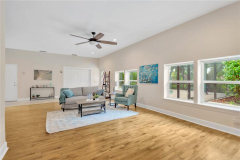 Casa en venta en Brandon, Florida, 4 dormitorios, 222.41 m2 № 1900222 - foto 6