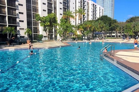 Copropriété à louer à Sunny Isles Beach, Floride: 3 chambres, 114.27 m2 № 1977443 - photo 10