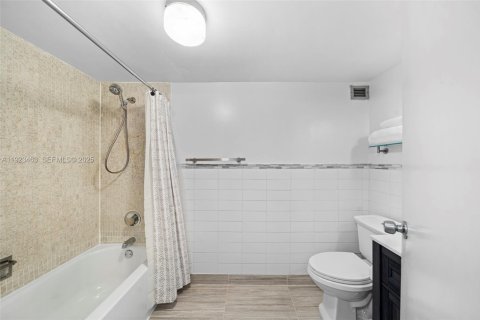 Copropriété à louer à Sunny Isles Beach, Floride: 3 chambres, 114.27 m2 № 1977443 - photo 25