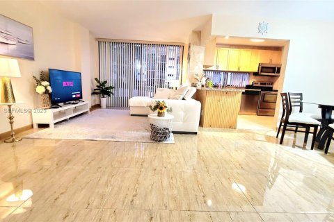 Copropriété à louer à Sunny Isles Beach, Floride: 3 chambres, 114.27 m2 № 1977443 - photo 1