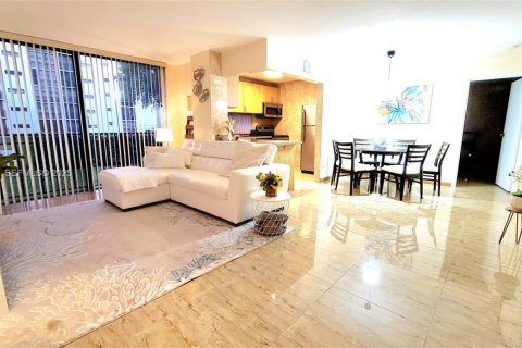 Copropriété à louer à Sunny Isles Beach, Floride: 3 chambres, 114.27 m2 № 1977443 - photo 7