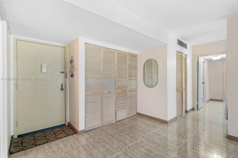 Copropriété à louer à Sunny Isles Beach, Floride: 3 chambres, 114.27 m2 № 1977443 - photo 14
