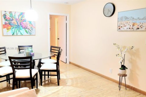 Copropriété à louer à Sunny Isles Beach, Floride: 3 chambres, 114.27 m2 № 1977443 - photo 4