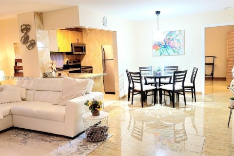 Copropriété à louer à Sunny Isles Beach, Floride: 3 chambres, 114.27 m2 № 1977443 - photo 3