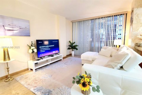 Copropriété à louer à Sunny Isles Beach, Floride: 3 chambres, 114.27 m2 № 1977443 - photo 8