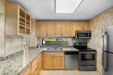 Copropriété à louer à Sunny Isles Beach, Floride: 3 chambres, 114.27 m2 № 1977443 - photo 15