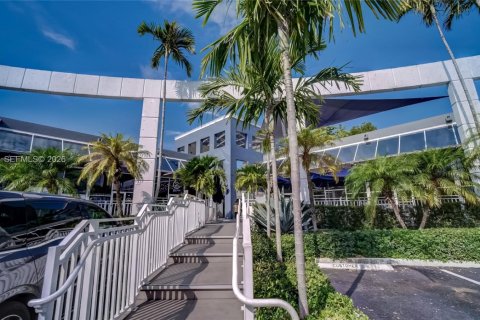 Коммерческая недвижимость в Ки-Бискейн, Флорида № 2010129