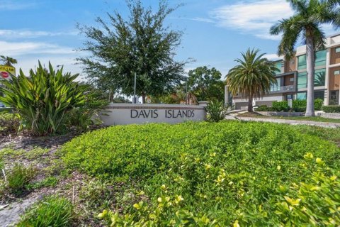 Villa ou maison à vendre à Tampa, Floride: 4 chambres, 309.74 m2 № 2388925 - photo 16