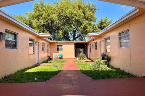 Купить коммерческую недвижимость в Опа-Локка, Флорида 324.23м2, № 2021373 - фото 5