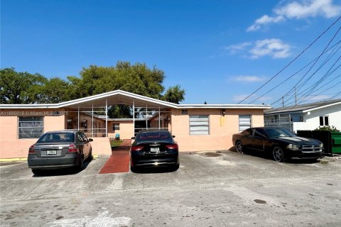 Купить коммерческую недвижимость в Опа-Локка, Флорида 324.23м2, № 2021373 - фото 3