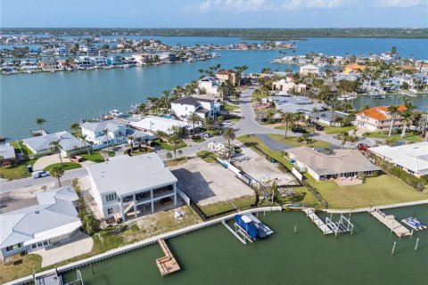 House in North Redington Beach, Florida 3 bedrooms, 145.67 sq.m. № 1535592 - photo 17