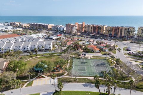 House in North Redington Beach, Florida 3 bedrooms, 145.67 sq.m. № 1535592 - photo 25