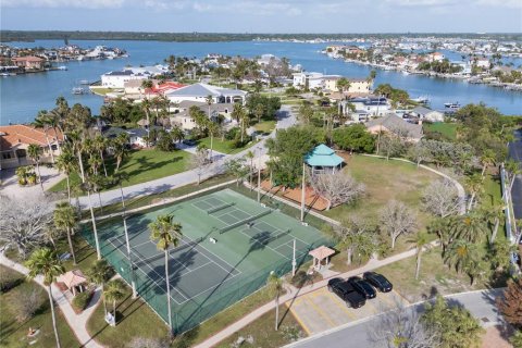 House in North Redington Beach, Florida 3 bedrooms, 145.67 sq.m. № 1535592 - photo 24