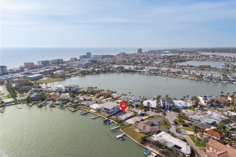 House in North Redington Beach, Florida 3 bedrooms, 145.67 sq.m. № 1535592 - photo 21