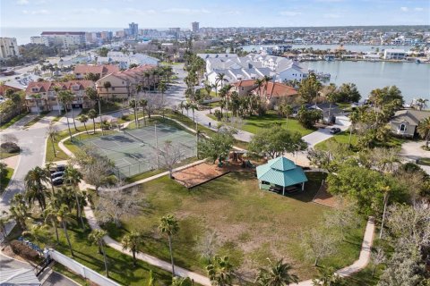 House in North Redington Beach, Florida 3 bedrooms, 145.67 sq.m. № 1535592 - photo 23