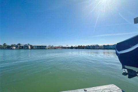 House in North Redington Beach, Florida 3 bedrooms, 145.67 sq.m. № 1535592 - photo 14