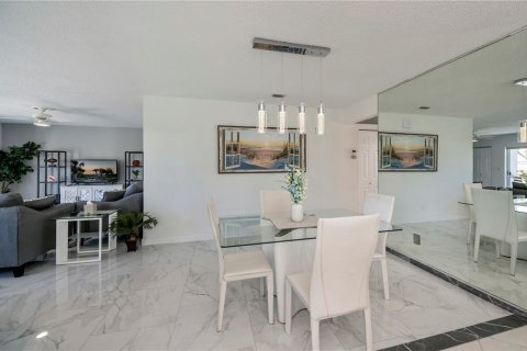 Купить кондоминиум в Венеция, Флорида 6 комнат, 122.54м2, № 1876079 - фото 22