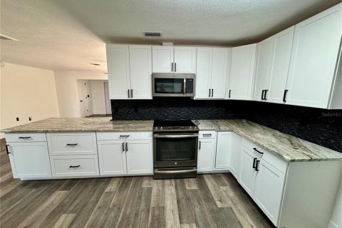 Casa en venta en Port Charlotte, Florida, 3 dormitorios, 149.85 m2 № 1903680 - foto 9