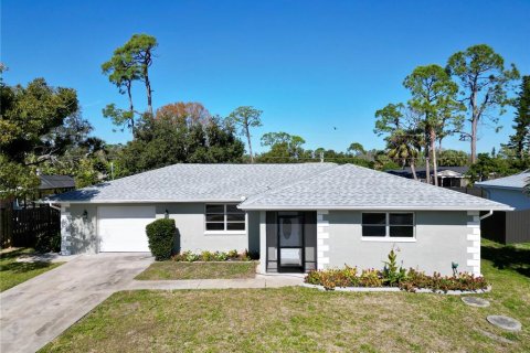 Casa en venta en Port Charlotte, Florida, 3 dormitorios, 149.85 m2 № 1903680 - foto 1