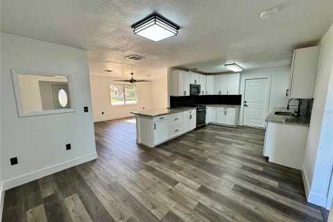 Casa en venta en Port Charlotte, Florida, 3 dormitorios, 149.85 m2 № 1903680 - foto 6