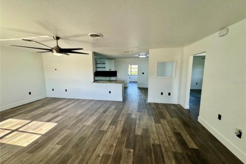 Casa en venta en Port Charlotte, Florida, 3 dormitorios, 149.85 m2 № 1903680 - foto 5