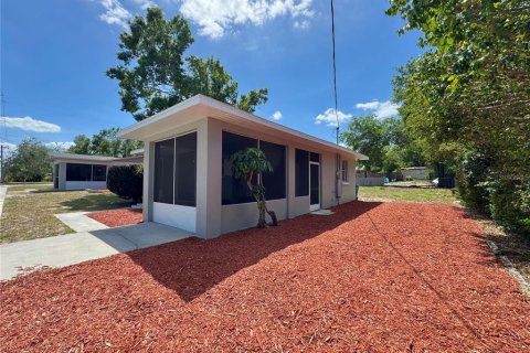 Commercial property in Winter Haven, Florida 4 bedrooms, 131.55 sq.m. № 1622252 - photo 2