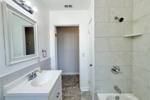 Commercial property in Winter Haven, Florida 4 bedrooms, 131.55 sq.m. № 1622252 - photo 21