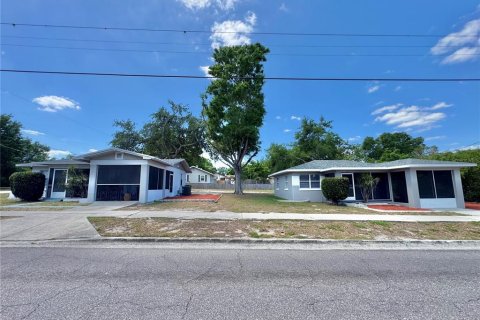 Commercial property in Winter Haven, Florida 4 bedrooms, 131.55 sq.m. № 1622252 - photo 1