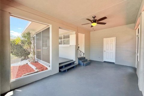Commercial property in Winter Haven, Florida 4 bedrooms, 131.55 sq.m. № 1622252 - photo 4