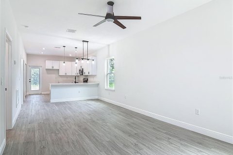 House in Sanford, Florida 2 bedrooms, 99.41 sq.m. № 1833491 - photo 7