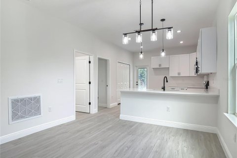 House in Sanford, Florida 2 bedrooms, 99.41 sq.m. № 1833491 - photo 10
