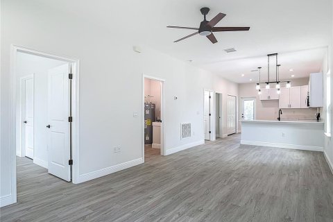 House in Sanford, Florida 2 bedrooms, 99.41 sq.m. № 1833491 - photo 6