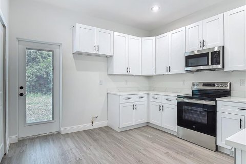 House in Sanford, Florida 2 bedrooms, 99.41 sq.m. № 1833491 - photo 15