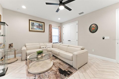House in Riverview, Florida 6 bedrooms, 458.29 sq.m. № 2294665 - photo 21