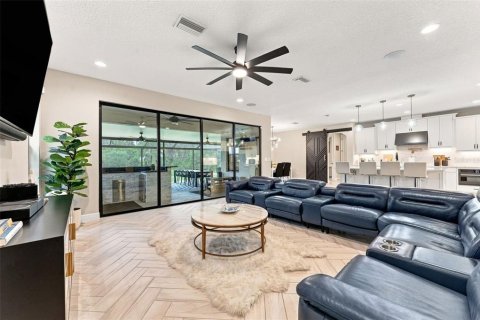 House in Riverview, Florida 6 bedrooms, 458.29 sq.m. № 2294665 - photo 12