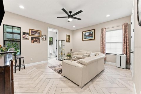 House in Riverview, Florida 6 bedrooms, 458.29 sq.m. № 2294665 - photo 20
