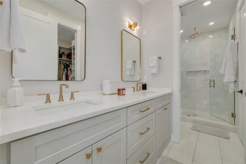 Townhouse in Saint Petersburg, Florida 2 bedrooms, 148.64 sq.m. № 2386261 - photo 22