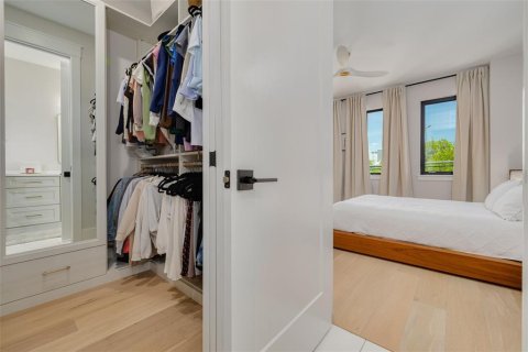 Townhouse in Saint Petersburg, Florida 2 bedrooms, 148.64 sq.m. № 2386261 - photo 24