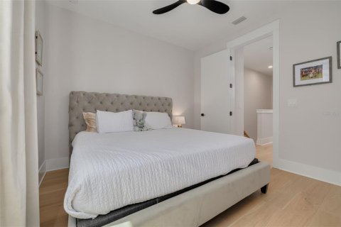 Townhouse in Saint Petersburg, Florida 2 bedrooms, 148.64 sq.m. № 2386261 - photo 27